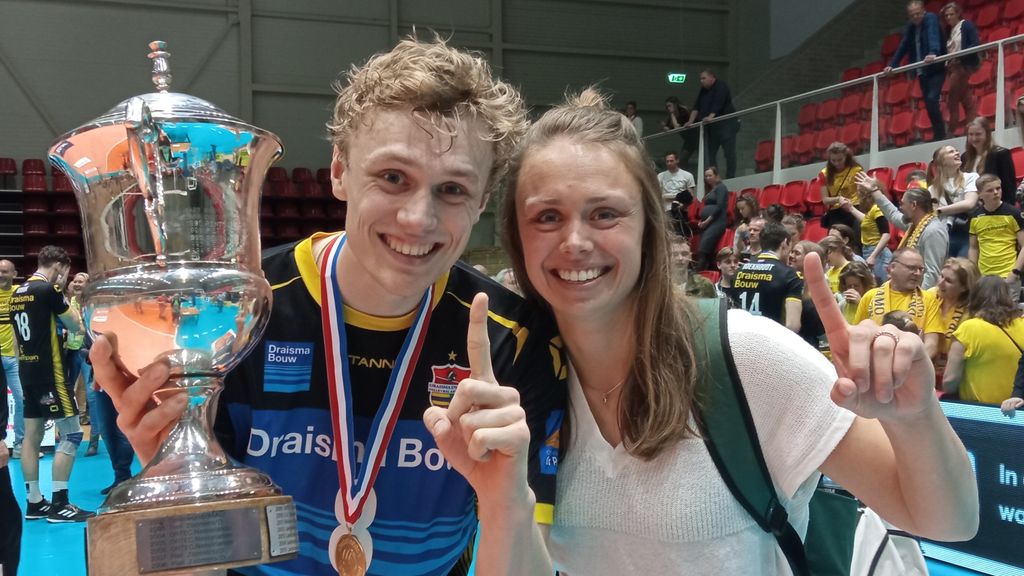 Yannick en Marly na kampioenschap Dynamo.jpg